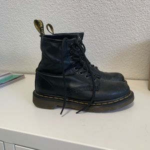 Dr. Martens Pascal 1460 black boots